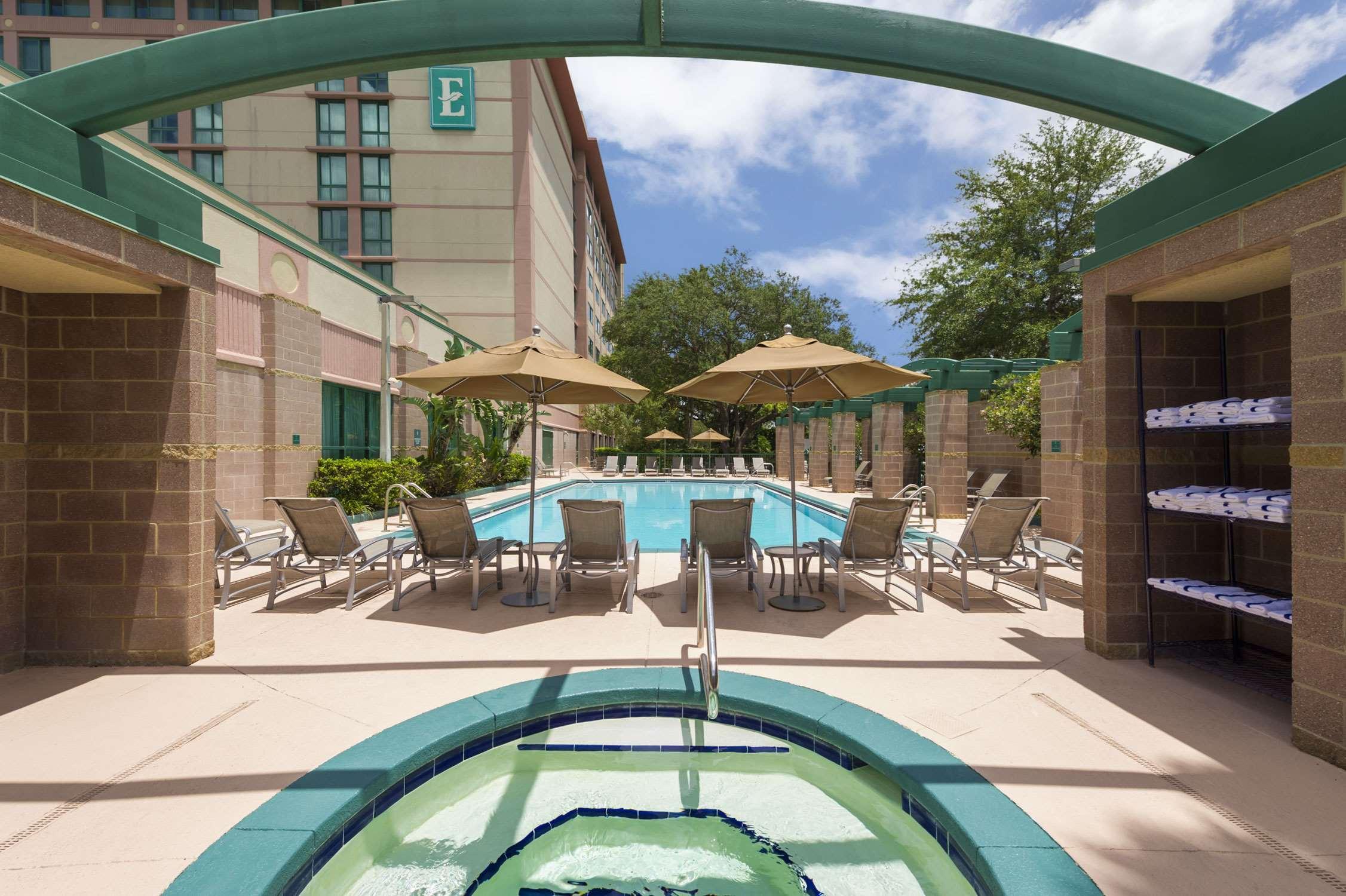 Embassy Suites By Hilton Tampa Usf Near Busch Gardens Εξωτερικό φωτογραφία